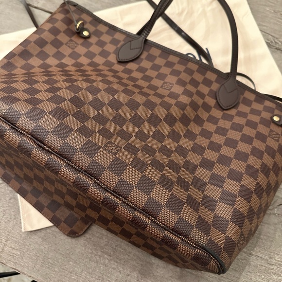 Neverfull MM. Used in good condition. - Picture 4 of 4